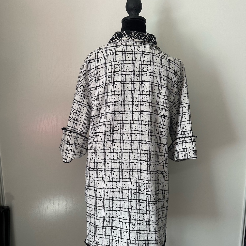 By J.J. | Black and White Reversible Cardigan Size S –‎ Elegant and Casual Style - Picture 5 of 10